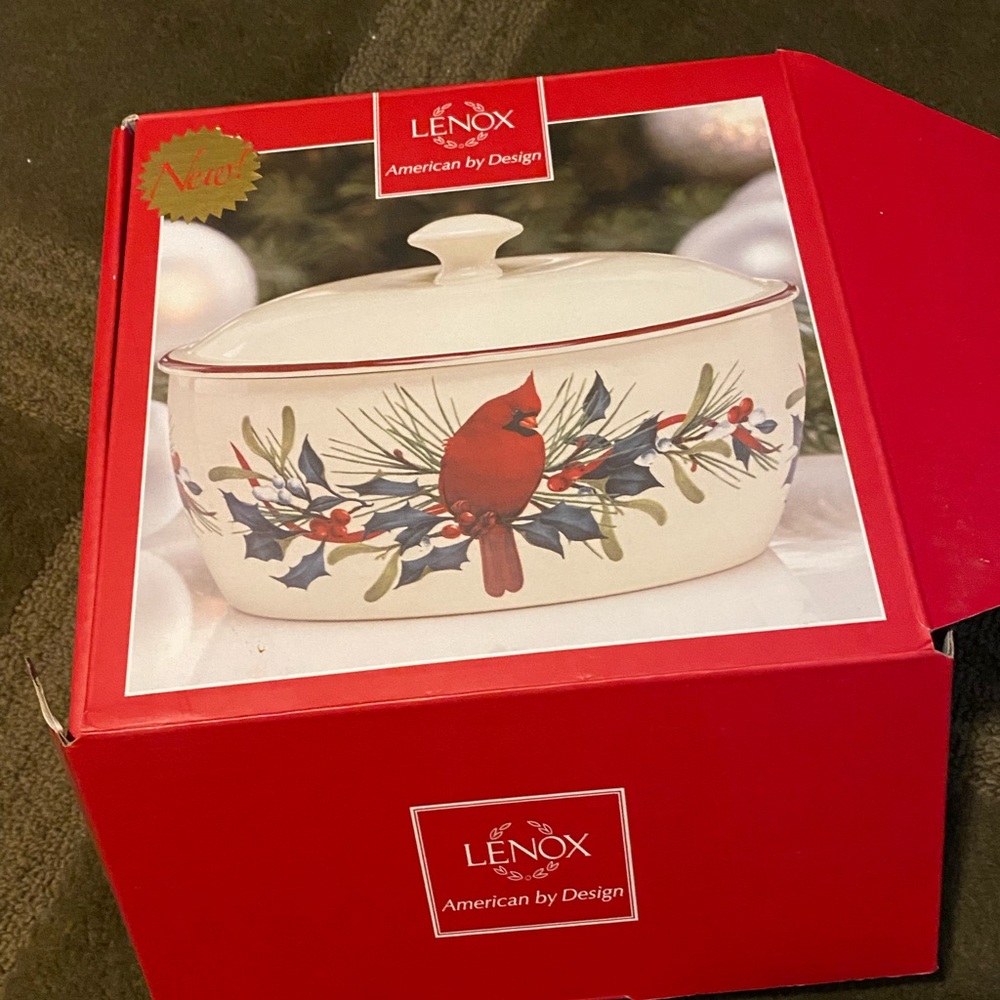 Lenox, Winter Greetings covered casserole dish, New In Box